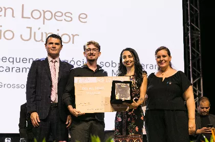 Kessillen Lopes e Rogério Júnior - vencedores do 2º lugar da categoria Reportagem em Texto.